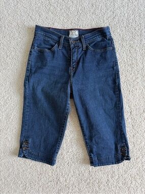 Levi's Women's Dark Blue 6P Cropped Denim Capris